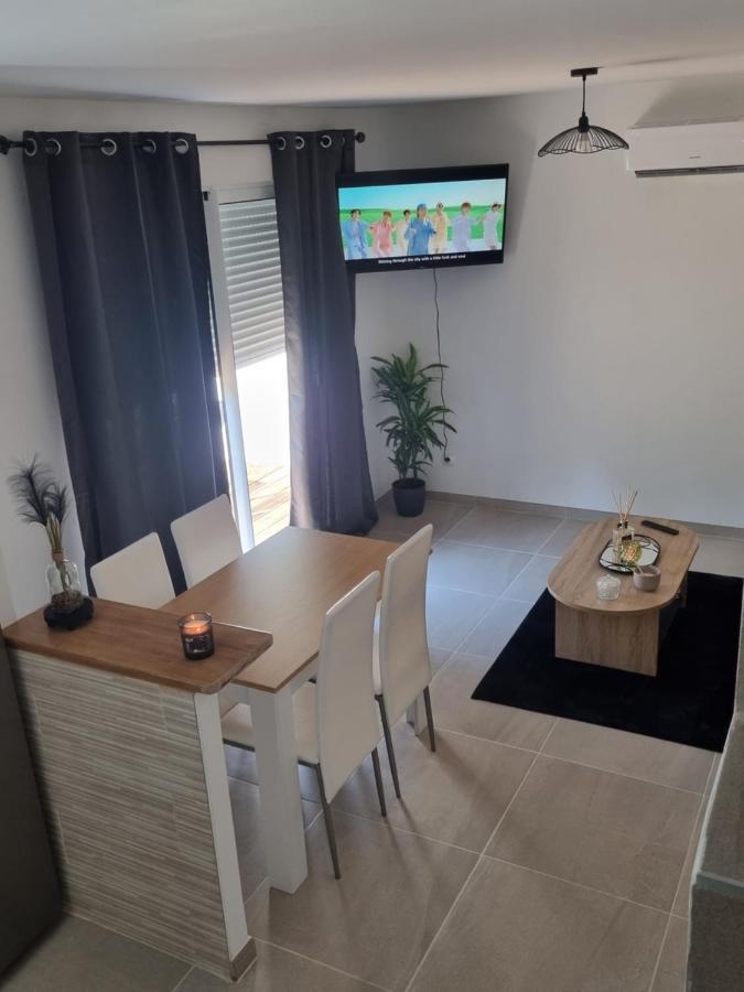 Maison Cosy Avec Petit Jardin Hébergement de vacances *